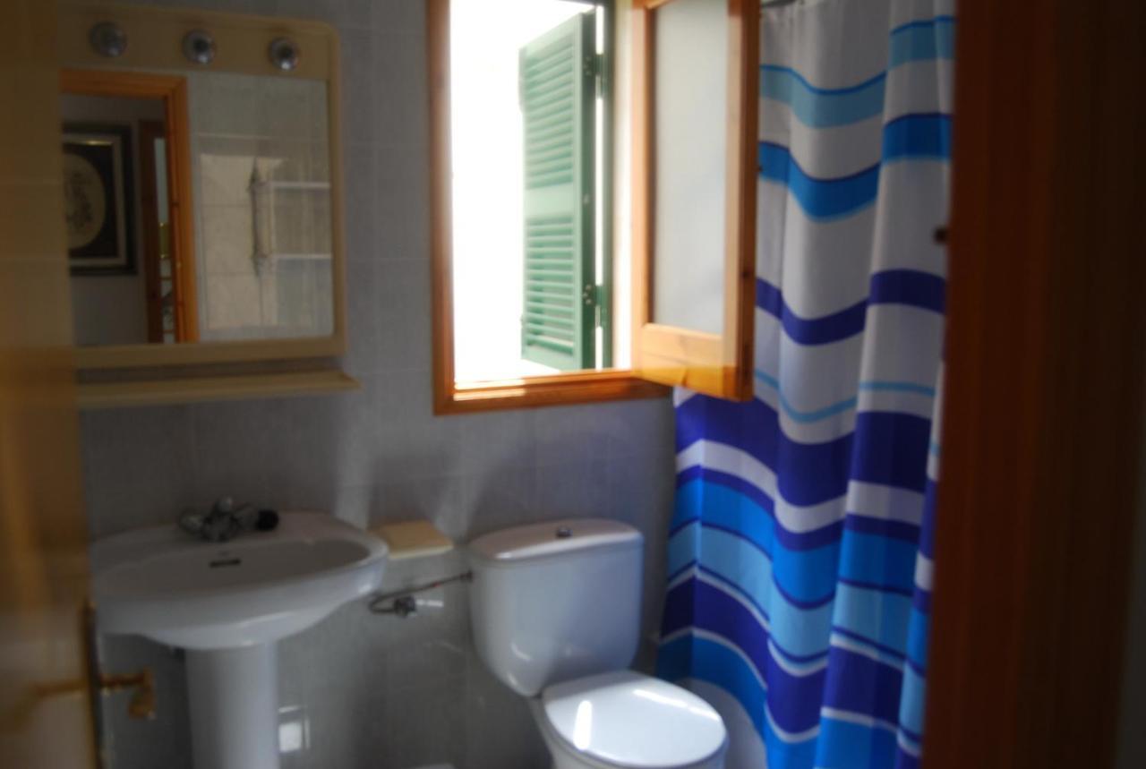 Es Pins Apartment Cala Blanca  Room photo